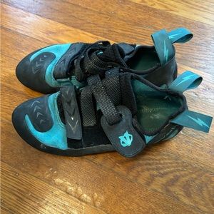 evolv Kira Climbing Shoes - Women's 8.5